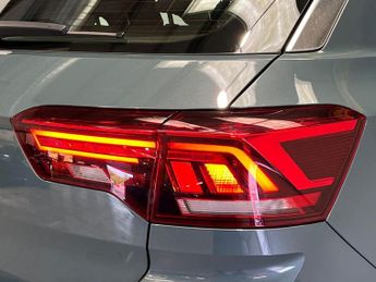 VOLKSWAGEN T-ROC 1.5 Tsi Life Suv 5Dr Petrol Dsg Euro 6 (S/S) (150 Ps)