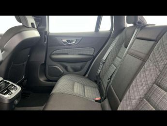 VOLVO V60 2.0 B3P Momentum 5Dr Auto