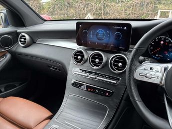 MERCEDES-BENZ GLC Glc 300 4Matic Amg Line Premium 5Dr 9G-Tronic