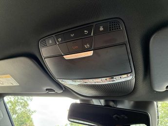 MERCEDES-BENZ GLC Glc 300 4Matic Amg Line Premium 5Dr 9G-Tronic