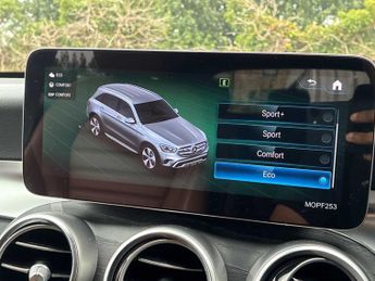 MERCEDES-BENZ GLC Glc 300 4Matic Amg Line Premium 5Dr 9G-Tronic