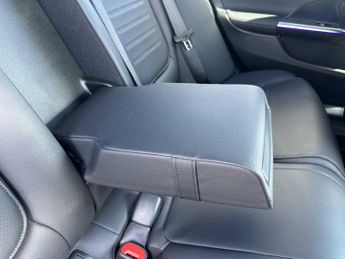 MERCEDES-BENZ C CLASS C200 Amg Line 4Dr 9G-Tronic
