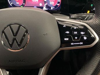 VOLKSWAGEN GOLF 2.0 Tdi R-Line Hatchback 5Dr Diesel Dsg Euro 6 (S/S) (150 Ps)