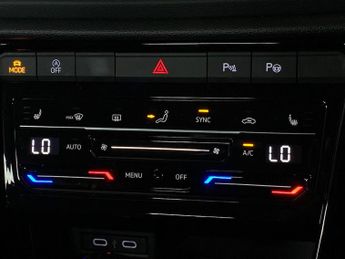 VOLKSWAGEN T-ROC 1.5 Tsi R-Line Suv 5Dr Petrol Dsg Euro 6 (S/S) (150 Ps)