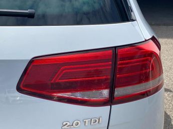 VOLKSWAGEN PASSAT 2.0 Tdi R-Line Estate 5Dr Diesel Dsg Euro 6 (S/S) (150 Ps)