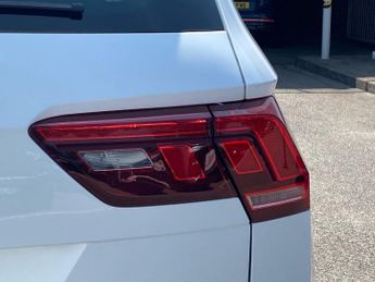 VOLKSWAGEN TIGUAN 1.5 Tsi R-Line Suv 5Dr Petrol Dsg Euro 6 (S/S) (150 Ps)