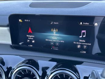 MERCEDES-BENZ CLA Cla 200 Amg Line Premium 5Dr Tip Auto
