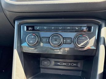 VOLKSWAGEN TIGUAN 1.5 Tsi Evo R-Line Suv 5Dr Petrol Dsg Euro 6 (S/S) (150 Ps)