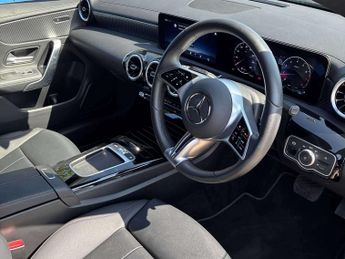MERCEDES-BENZ CLA Cla 180 Sport Executive 5Dr Tip Auto