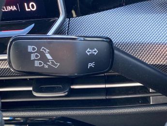 VOLKSWAGEN GOLF 2.0 Tdi R-Line Hatchback 5Dr Diesel Dsg Euro 6 (S/S) (150 Ps)