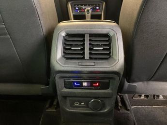 VOLKSWAGEN TIGUAN 2.0 Tdi R-Line Suv 5Dr Diesel Dsg 4Motion Euro 6 (S/S) (150 Ps)