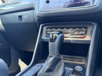 VOLKSWAGEN TIGUAN 2.0 Tdi Elegance Suv 5Dr Diesel Dsg Euro 6 (S/S) (150 Ps)