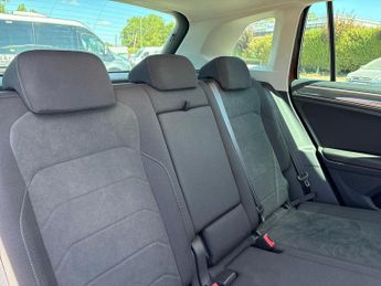 VOLKSWAGEN TIGUAN 2.0 Tdi Elegance Suv 5Dr Diesel Dsg Euro 6 (S/S) (150 Ps)