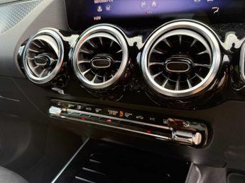 MERCEDES-BENZ EQA Eqa 300 4M 168Kw Amg Line Executive 70.5Kwh 5Dr At