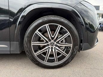 MERCEDES-BENZ EQA Eqa 300 4M 168Kw Amg Line Executive 70.5Kwh 5Dr At