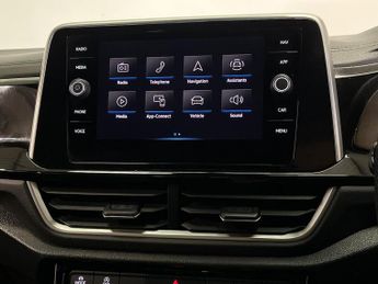 VOLKSWAGEN T-ROC 1.5 Tsi R-Line Suv 5Dr Petrol Dsg Euro 6 (S/S) (150 Ps)