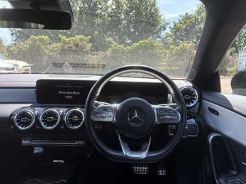 MERCEDES-BENZ CLA Cla 180 Amg Line Premium + Night Ed 5Dr Tip Auto
