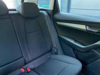 SKODA KAROQ 1.5 Tsi Act Se Drive Suv 5Dr Petrol Dsg Euro 6 (S/S) (150 Ps)