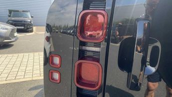 LAND ROVER DEFENDER 3.0 D250 X-Dynamic Se 90 3Dr Auto