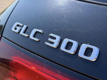 MERCEDES-BENZ GLC Glc 300 4Matic Amg Line 5Dr 9G-Tronic