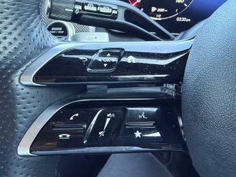 MERCEDES-BENZ GLC Glc 300 4Matic Amg Line 5Dr 9G-Tronic