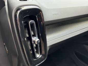 VOLVO XC40 2.0 B4P R Design 5Dr Auto