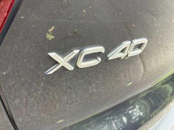 VOLVO XC40 2.0 B4P R Design 5Dr Auto
