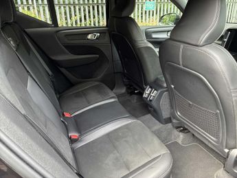 VOLVO XC40 2.0 B4P R Design 5Dr Auto