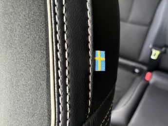 VOLVO XC40 2.0 B4P R Design 5Dr Auto