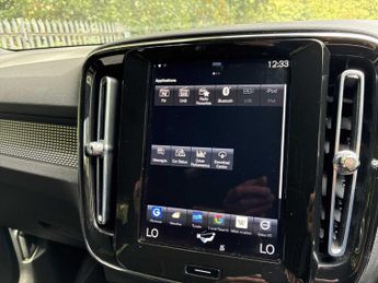 VOLVO XC40 2.0 B4P R Design 5Dr Auto