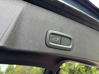VOLVO XC40 1.5 T3 [163] R Design 5Dr Geartronic