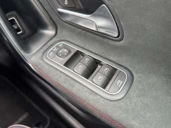 MERCEDES-BENZ CLA Cla 180 Amg Line Executive 4Dr Tip Auto