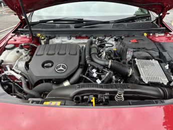 MERCEDES-BENZ CLA Cla 200 Amg Line Premium 5Dr Tip Auto