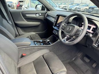 VOLVO XC40 2.0 B3P Plus Dark 5Dr Auto
