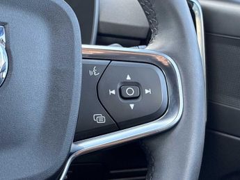 VOLVO XC40 2.0 B3P Plus Dark 5Dr Auto