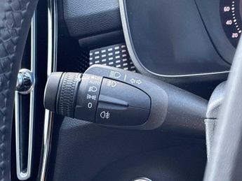 VOLVO XC40 2.0 B3P Plus Dark 5Dr Auto
