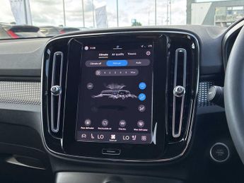 VOLVO XC40 2.0 B3P Plus Dark 5Dr Auto