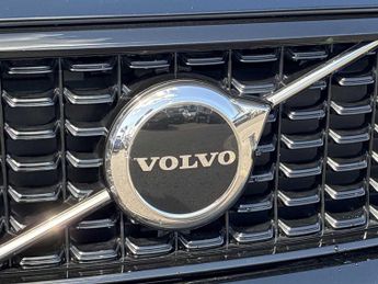 VOLVO XC40 2.0 B3P Plus Dark 5Dr Auto