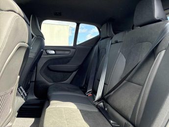 VOLVO XC40 2.0 B3P Plus Dark 5Dr Auto