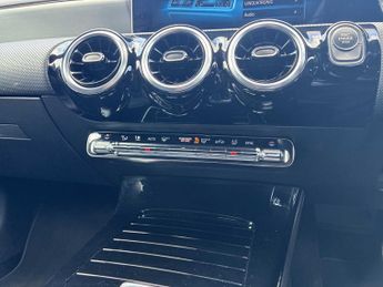 MERCEDES-BENZ CLA Cla 180 Amg Line 4Dr Tip Auto