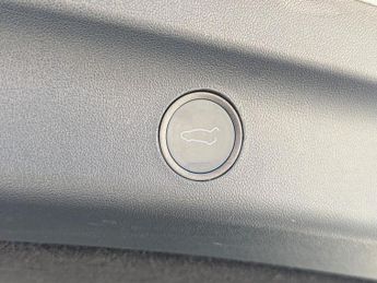 TESLA MODEL Y (Dual Motor) Long Range Suv 5Dr Electric Auto 4Wde (384 Bhp)