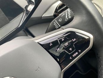 VOLKSWAGEN ID.4 Pro Performance 77Kwh Family Suv 5Dr Electric Auto (204 Ps)