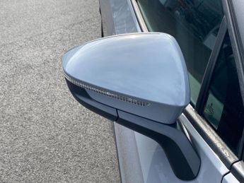 VOLKSWAGEN ID.4 Pro Performance 77Kwh Family Suv 5Dr Electric Auto (204 Ps)