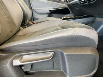 VOLKSWAGEN ID.5 Pro 77Kwh Style Suv 5Dr Electric Auto (174 Ps)