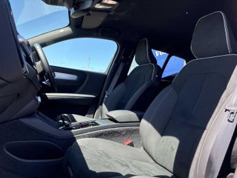 VOLVO XC40 2.0 B4P Plus Dark 5Dr Auto