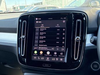 VOLVO XC40 2.0 B4P Plus Dark 5Dr Auto