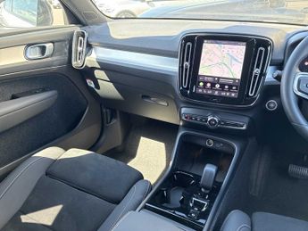 VOLVO XC40 2.0 B4P Plus Dark 5Dr Auto