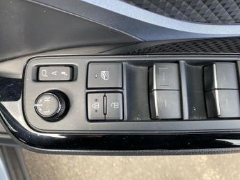 TOYOTA C-HR 1.8 Vvt-H Design Suv 5Dr Petrol Hybrid Cvt Euro 6 (S/S) (122 Ps)