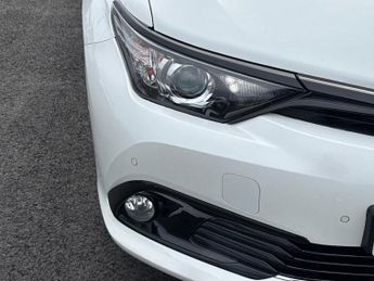 TOYOTA AURIS 1.8 Vvt-H Design Hatchback 5Dr Petrol Hybrid Cvt Euro 6 (S/S) (1