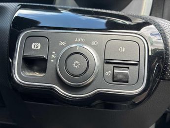 MERCEDES-BENZ CLA Cla 200 Amg Line Premium 4Dr Tip Auto
